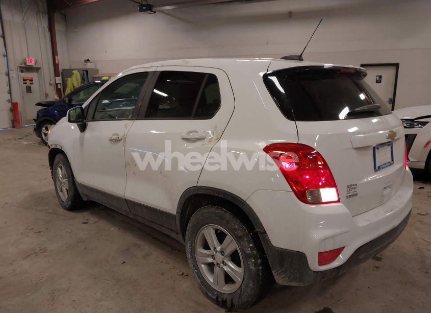 Photo 3 of 2019 Chevrolet Trax LS (VIN 3GNCJKSB4KL395852)