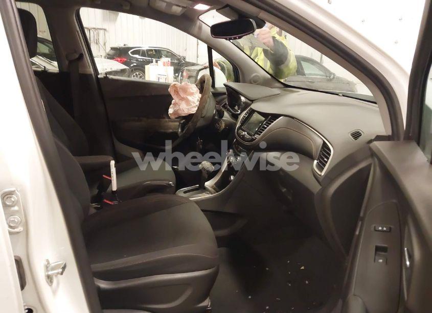 Photo 5 of 2019 Chevrolet Trax LS (VIN 3GNCJKSB4KL395852)