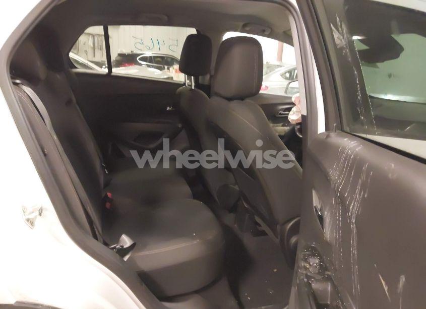 Photo 8 of 2019 Chevrolet Trax LS (VIN 3GNCJKSB4KL395852)