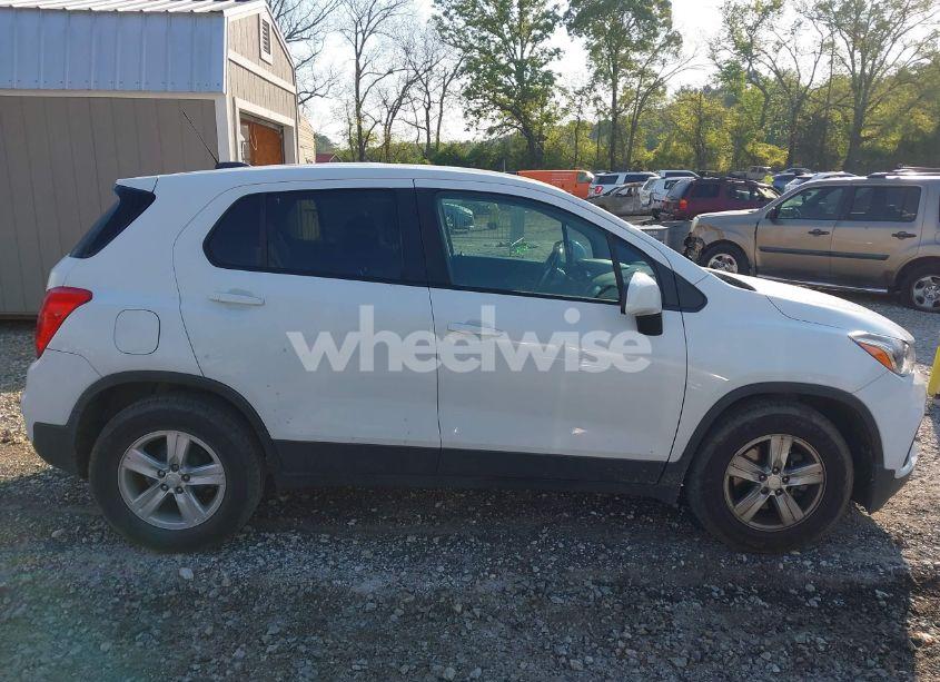 Photo 13 of 2019 Chevrolet Trax LS (VIN 3GNCJKSB4KL398122)