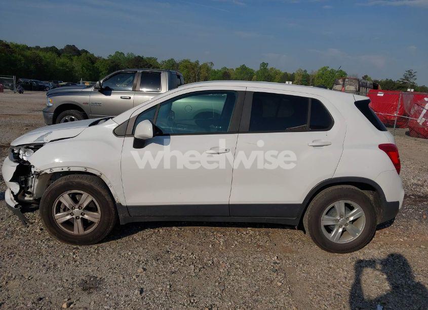 Photo 14 of 2019 Chevrolet Trax LS (VIN 3GNCJKSB4KL398122)
