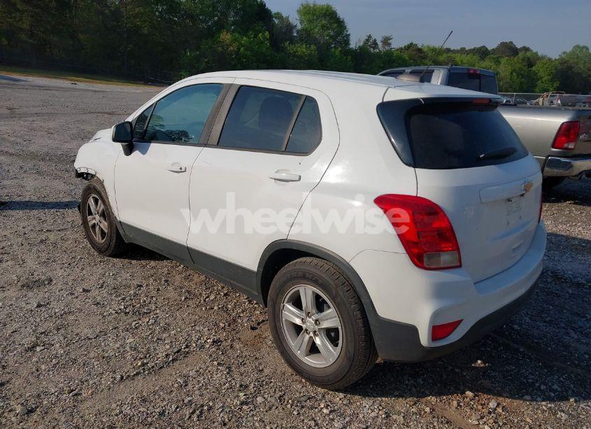 Photo 3 of 2019 Chevrolet Trax LS (VIN 3GNCJKSB4KL398122)
