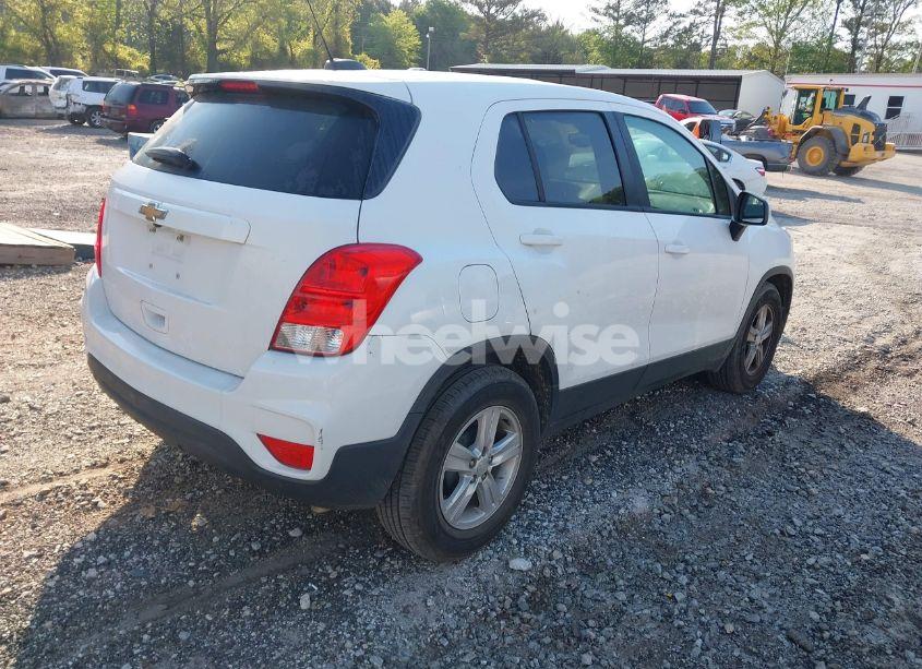Photo 4 of 2019 Chevrolet Trax LS (VIN 3GNCJKSB4KL398122)