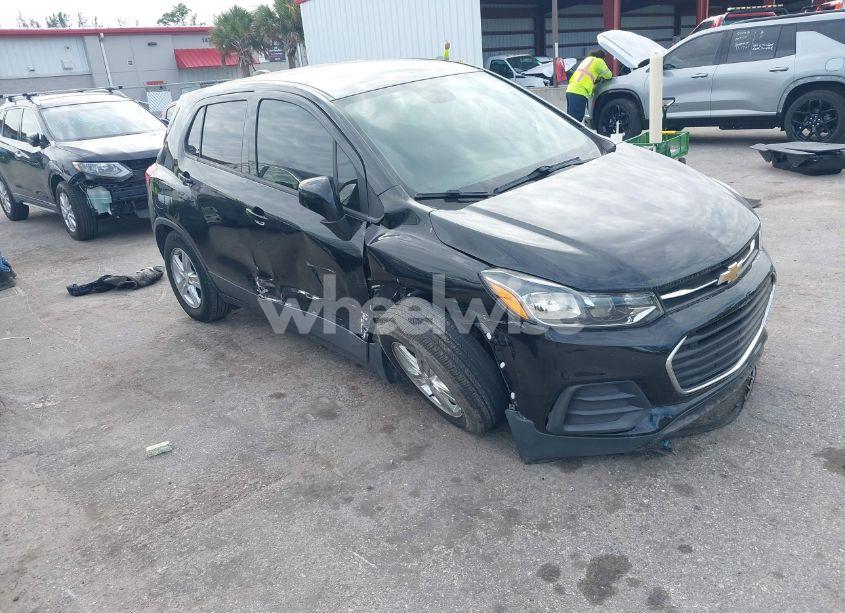 2020 Chevrolet Trax FWD LS (VIN 3GNCJKSB4LL132925) main photo