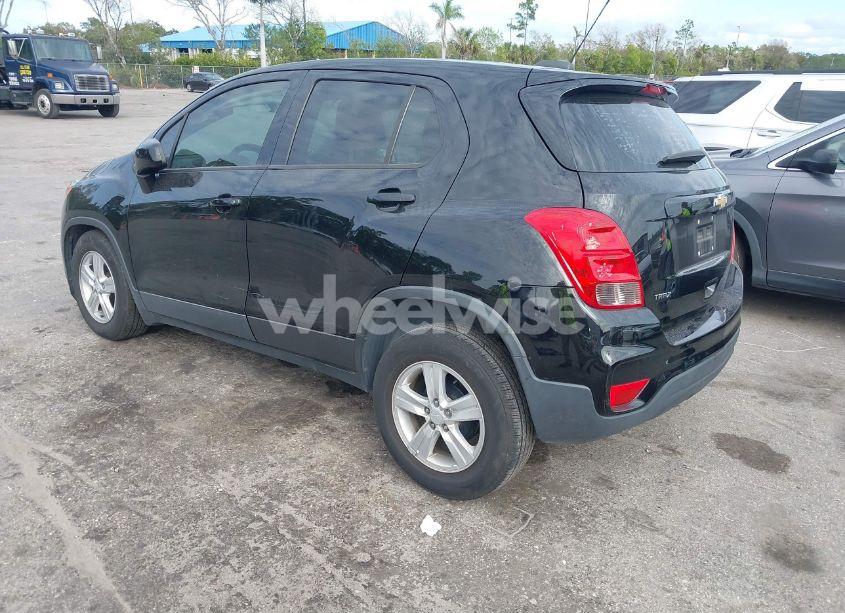 Photo 3 of 2020 Chevrolet Trax FWD LS (VIN 3GNCJKSB4LL132925)