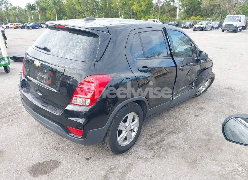 Photo 4 of 2020 Chevrolet Trax FWD LS (VIN 3GNCJKSB4LL132925)