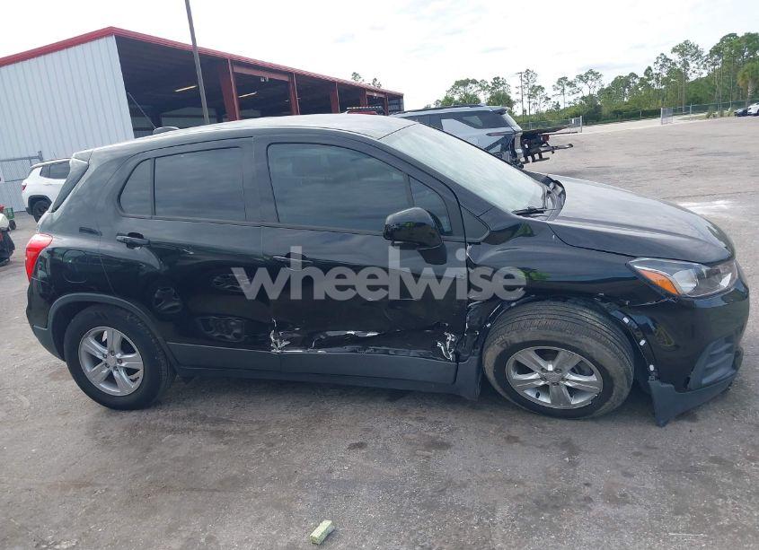 Photo 6 of 2020 Chevrolet Trax FWD LS (VIN 3GNCJKSB4LL132925)