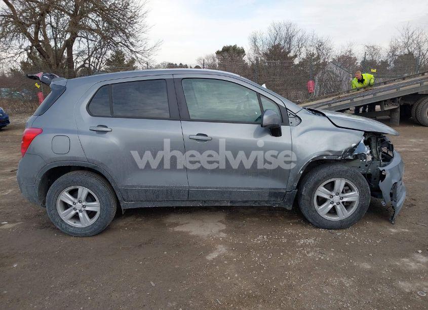 Photo 13 of 2020 Chevrolet Trax FWD LS (VIN 3GNCJKSB4LL156321)