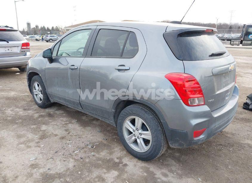 Photo 3 of 2020 Chevrolet Trax FWD LS (VIN 3GNCJKSB4LL156321)
