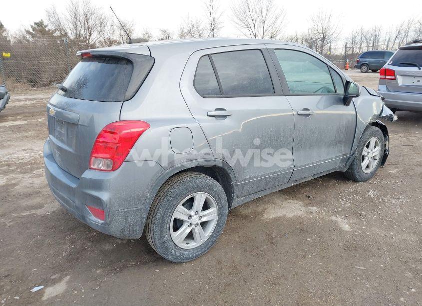 Photo 4 of 2020 Chevrolet Trax FWD LS (VIN 3GNCJKSB4LL156321)