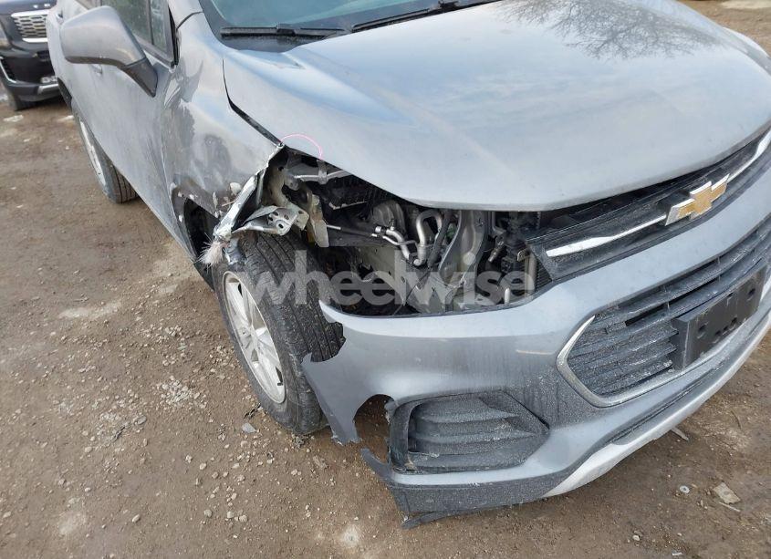 Photo 6 of 2020 Chevrolet Trax FWD LS (VIN 3GNCJKSB4LL156321)