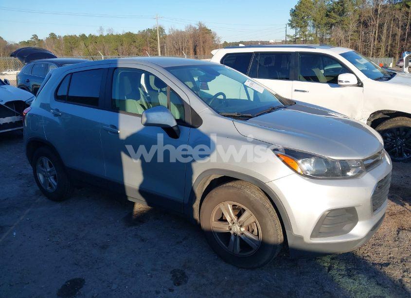 2020 Chevrolet Trax FWD LS (VIN 3GNCJKSB4LL218560) main photo