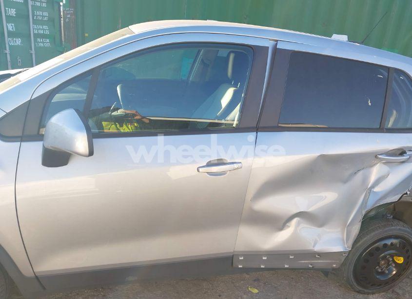 Photo 15 of 2020 Chevrolet Trax FWD LS (VIN 3GNCJKSB4LL218560)