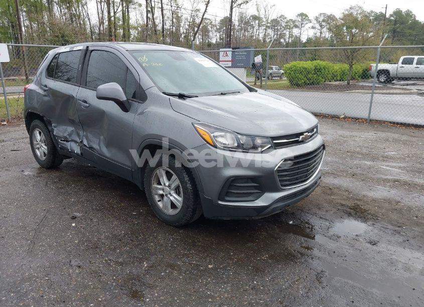 2020 Chevrolet Trax FWD LS (VIN 3GNCJKSB4LL272294) main photo