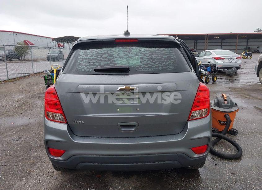 Photo 16 of 2020 Chevrolet Trax FWD LS (VIN 3GNCJKSB4LL272294)