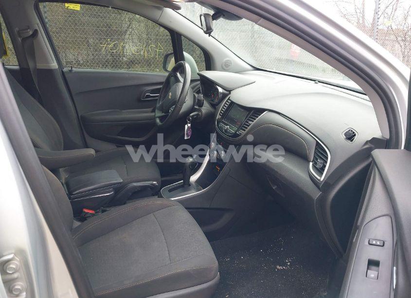 Photo 5 of 2020 Chevrolet Trax FWD LS (VIN 3GNCJKSB4LL305522)