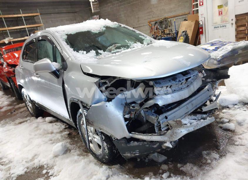 2020 Chevrolet Trax FWD LS (VIN 3GNCJKSB4LL338360) main photo