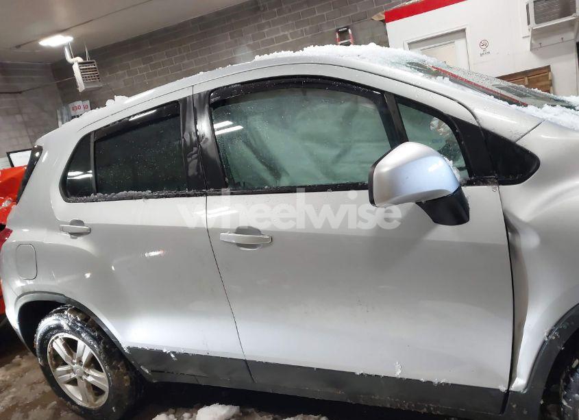 Photo 13 of 2020 Chevrolet Trax FWD LS (VIN 3GNCJKSB4LL338360)