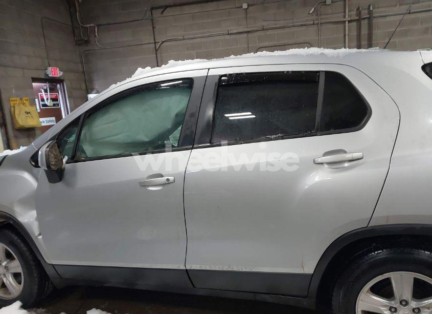 Photo 14 of 2020 Chevrolet Trax FWD LS (VIN 3GNCJKSB4LL338360)