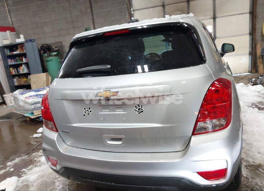 Photo 16 of 2020 Chevrolet Trax FWD LS (VIN 3GNCJKSB4LL338360)