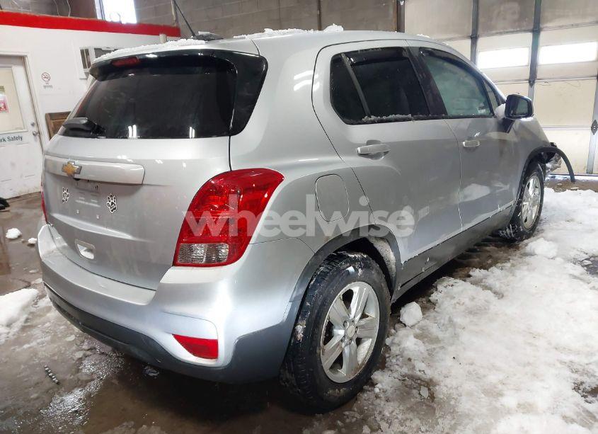 Photo 4 of 2020 Chevrolet Trax FWD LS (VIN 3GNCJKSB4LL338360)