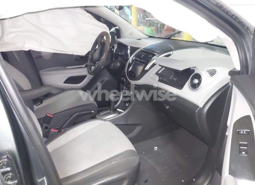 Photo 5 of 2016 Chevrolet Trax 1LS (VIN 3GNCJKSB5GL271368)