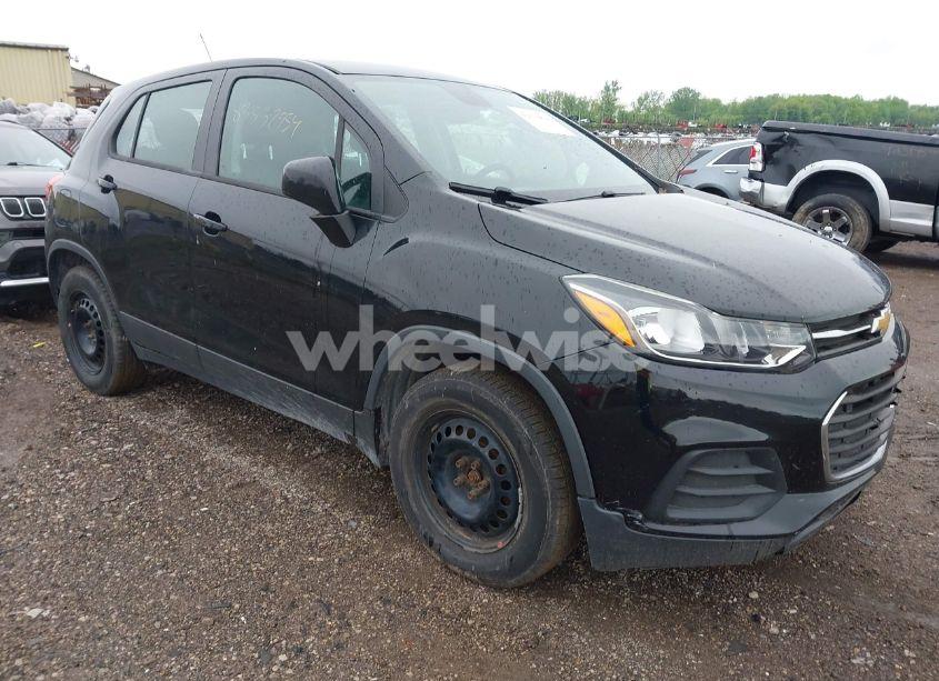 2017 Chevrolet Trax LS (VIN 3GNCJKSB5HL260050) main photo