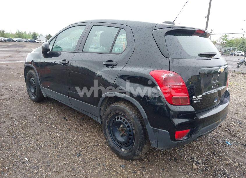 Photo 3 of 2017 Chevrolet Trax LS (VIN 3GNCJKSB5HL260050)