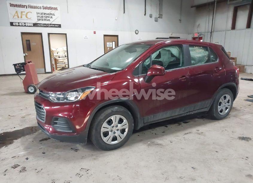 Photo 2 of 2017 Chevrolet Trax LS (VIN 3GNCJKSB5HL273073)