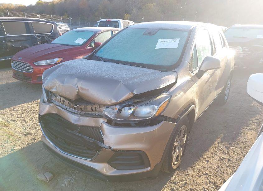 Photo 2 of 2018 Chevrolet Trax LS (VIN 3GNCJKSB5JL313075)