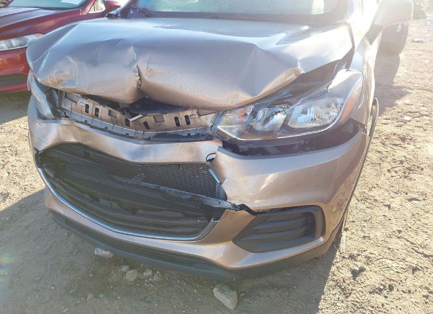 Photo 6 of 2018 Chevrolet Trax LS (VIN 3GNCJKSB5JL313075)