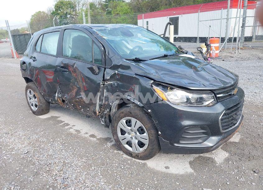 2019 Chevrolet Trax LS (VIN 3GNCJKSB5KL156584) main photo