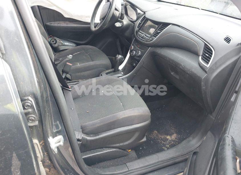 Photo 5 of 2019 Chevrolet Trax LS (VIN 3GNCJKSB5KL156584)