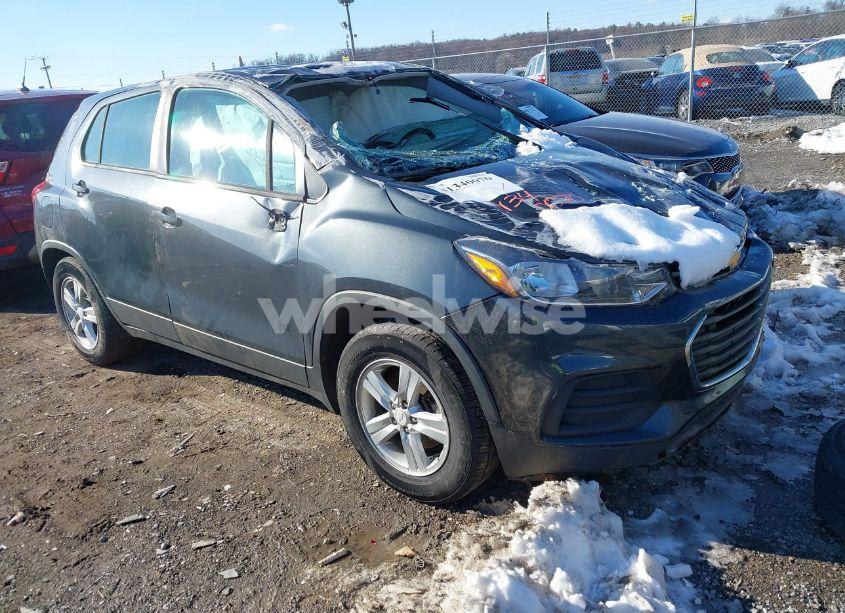 2019 Chevrolet Trax LS (VIN 3GNCJKSB5KL225628) main photo