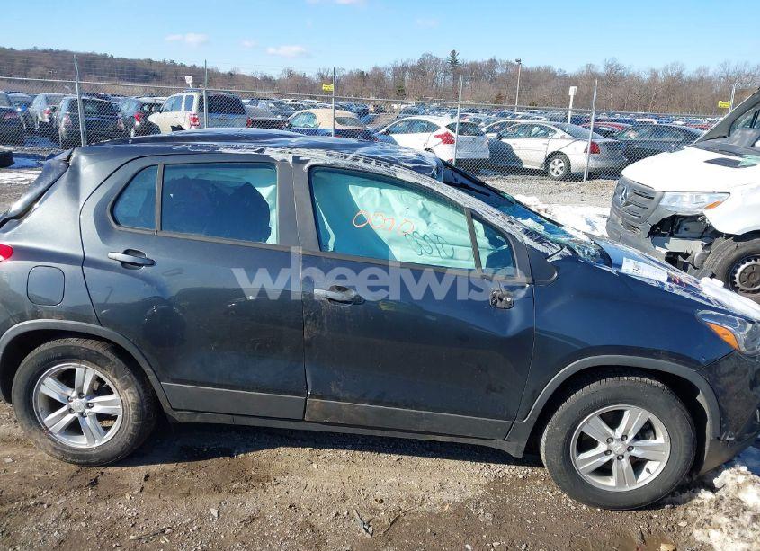 Photo 13 of 2019 Chevrolet Trax LS (VIN 3GNCJKSB5KL225628)