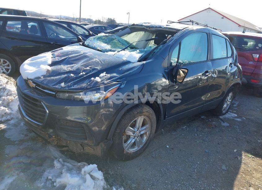 Photo 2 of 2019 Chevrolet Trax LS (VIN 3GNCJKSB5KL225628)