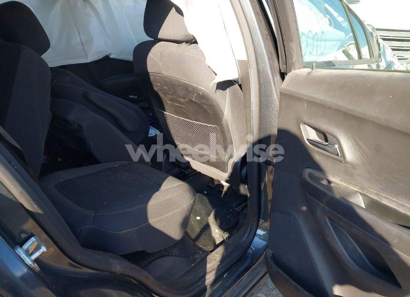 Photo 8 of 2019 Chevrolet Trax LS (VIN 3GNCJKSB5KL225628)