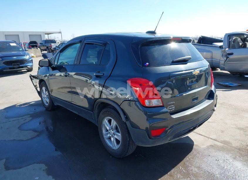 Photo 3 of 2019 Chevrolet Trax LS (VIN 3GNCJKSB5KL259875)