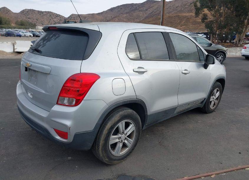 Photo 4 of 2019 Chevrolet Trax LS (VIN 3GNCJKSB5KL280564)