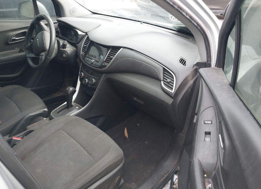 Photo 5 of 2019 Chevrolet Trax LS (VIN 3GNCJKSB5KL280564)