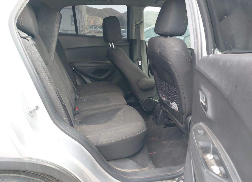 Photo 8 of 2019 Chevrolet Trax LS (VIN 3GNCJKSB5KL280564)