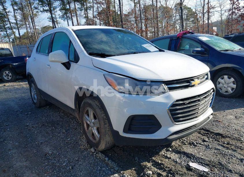 2020 Chevrolet Trax FWD LS (VIN 3GNCJKSB5LL129807) main photo