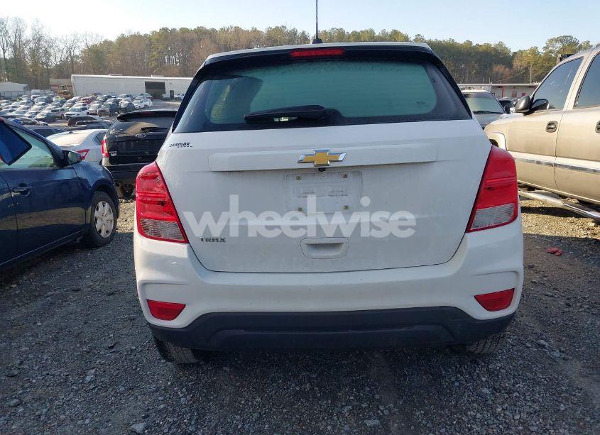 Photo 16 of 2020 Chevrolet Trax FWD LS (VIN 3GNCJKSB5LL129807)