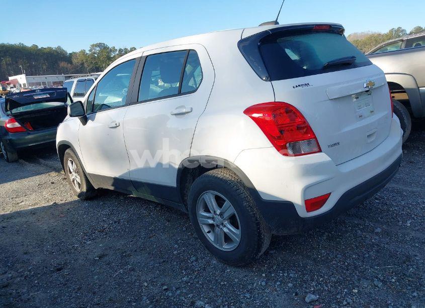 Photo 3 of 2020 Chevrolet Trax FWD LS (VIN 3GNCJKSB5LL129807)