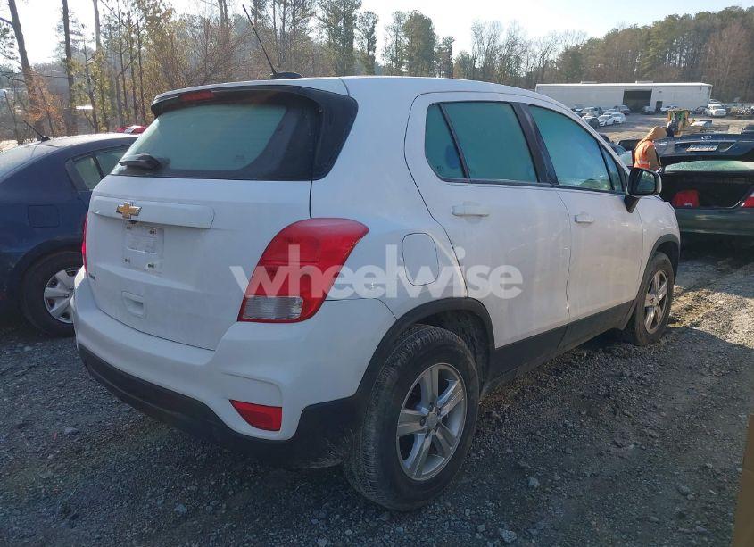 Photo 4 of 2020 Chevrolet Trax FWD LS (VIN 3GNCJKSB5LL129807)