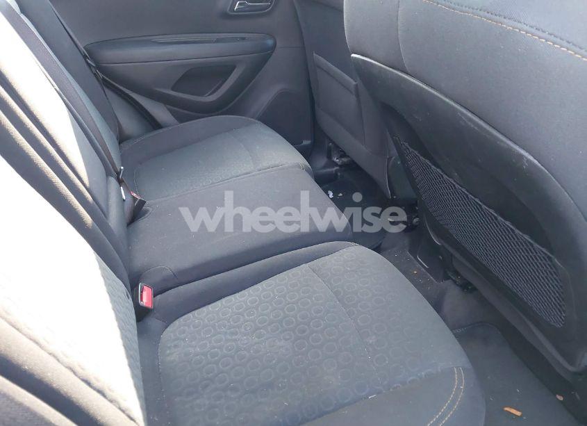 Photo 8 of 2020 Chevrolet Trax FWD LS (VIN 3GNCJKSB5LL129807)