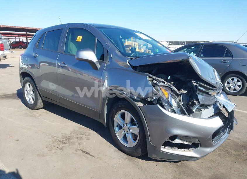 2020 Chevrolet Trax FWD LS (VIN 3GNCJKSB5LL196536) main photo