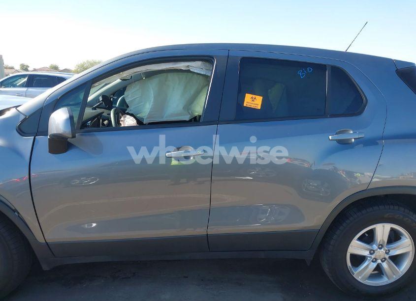 Photo 14 of 2020 Chevrolet Trax FWD LS (VIN 3GNCJKSB5LL196536)