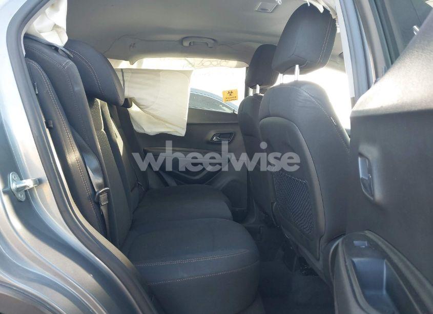 Photo 8 of 2020 Chevrolet Trax FWD LS (VIN 3GNCJKSB5LL196536)