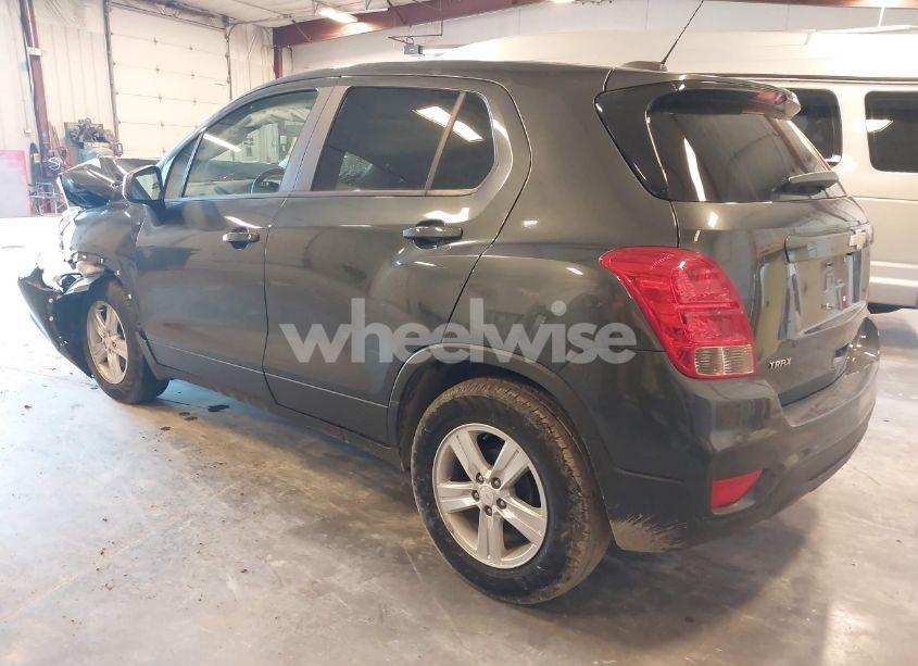 Photo 3 of 2020 Chevrolet Trax FWD LS (VIN 3GNCJKSB5LL197234)
